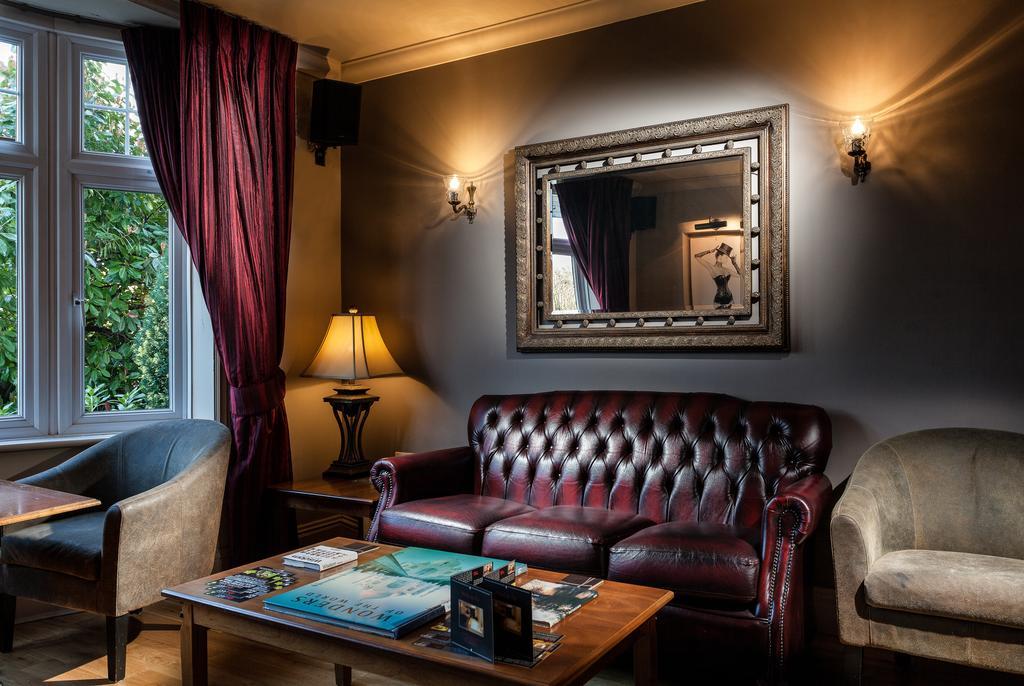 Hotel De Vie Farnham  Extérieur photo