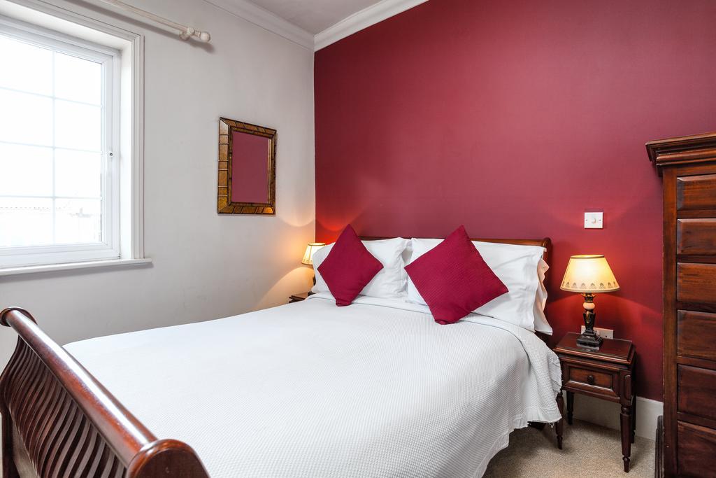Hotel De Vie Farnham  Extérieur photo