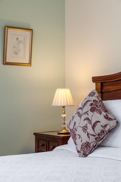 Hotel De Vie Farnham  Extérieur photo