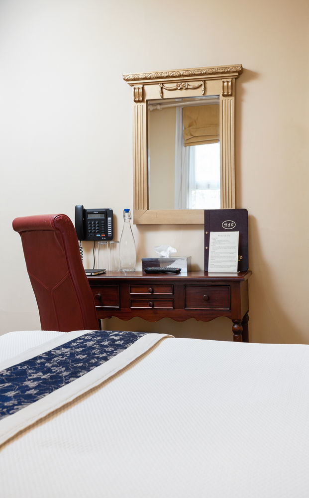 Hotel De Vie Farnham  Extérieur photo