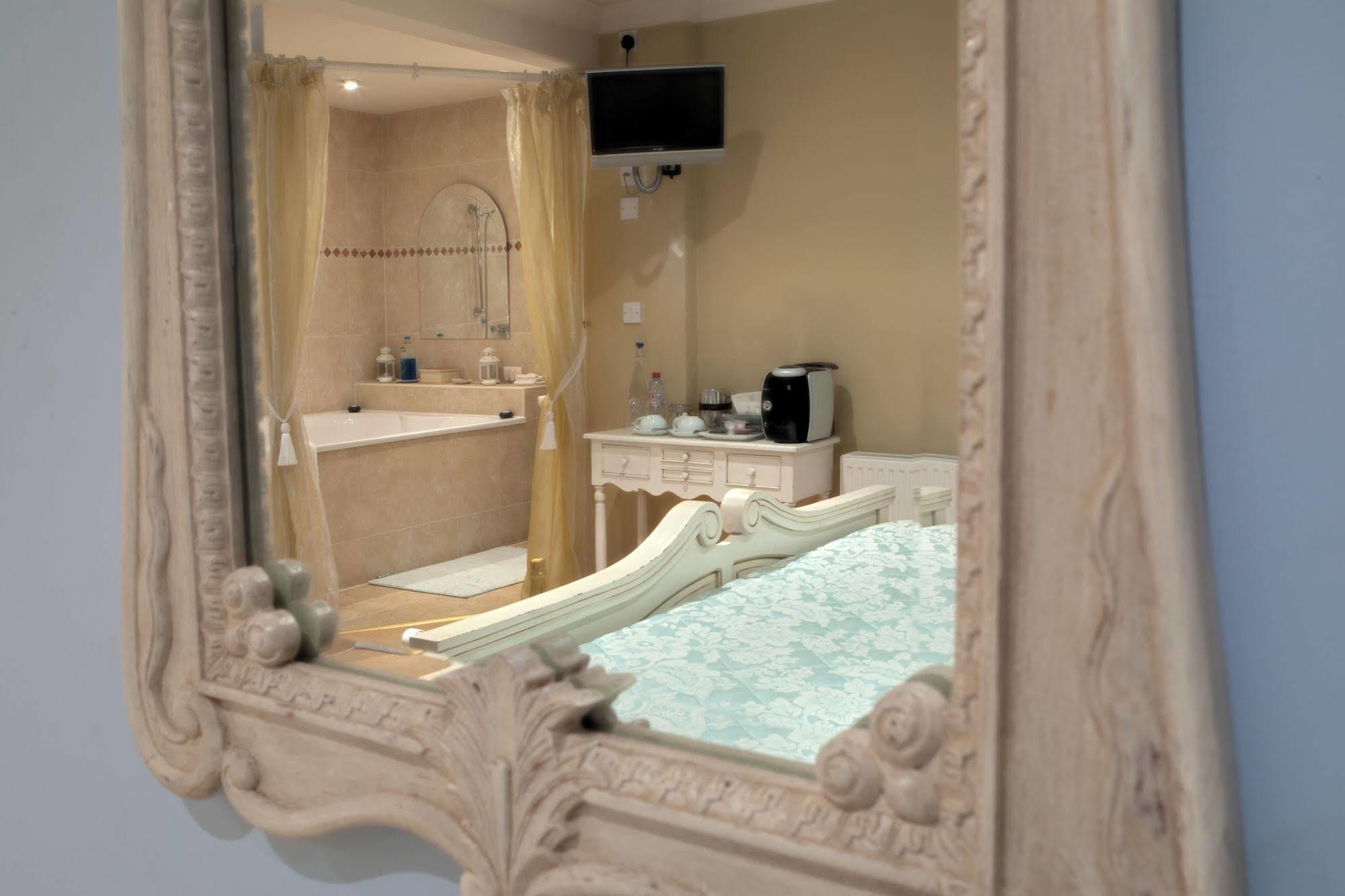 Hotel De Vie Farnham  Extérieur photo