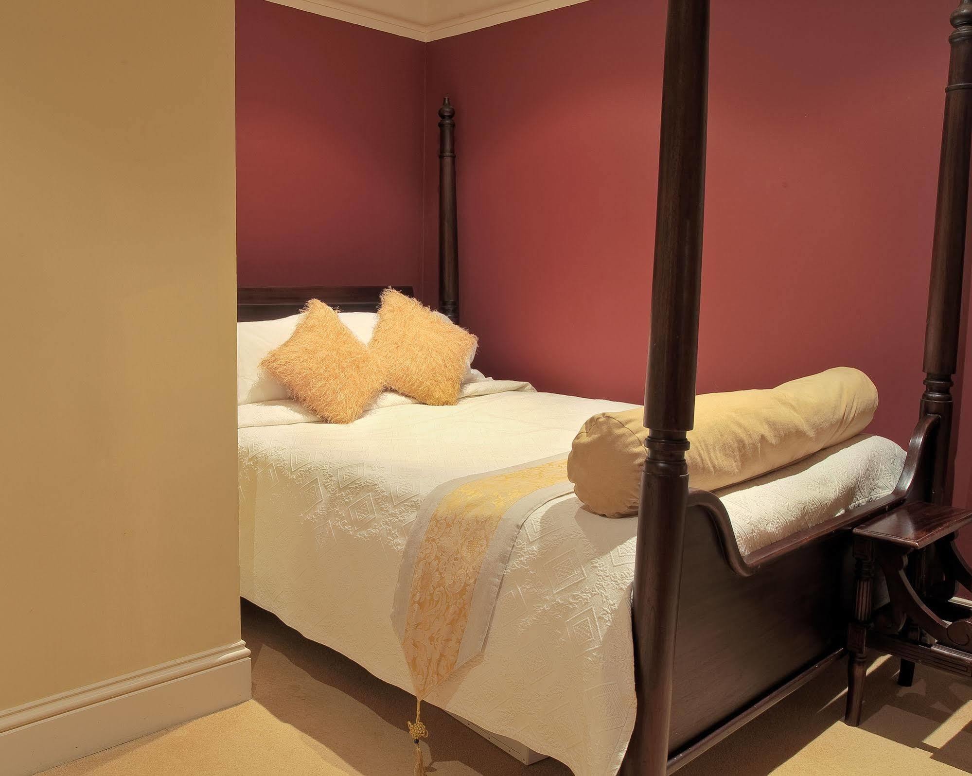 Hotel De Vie Farnham  Extérieur photo