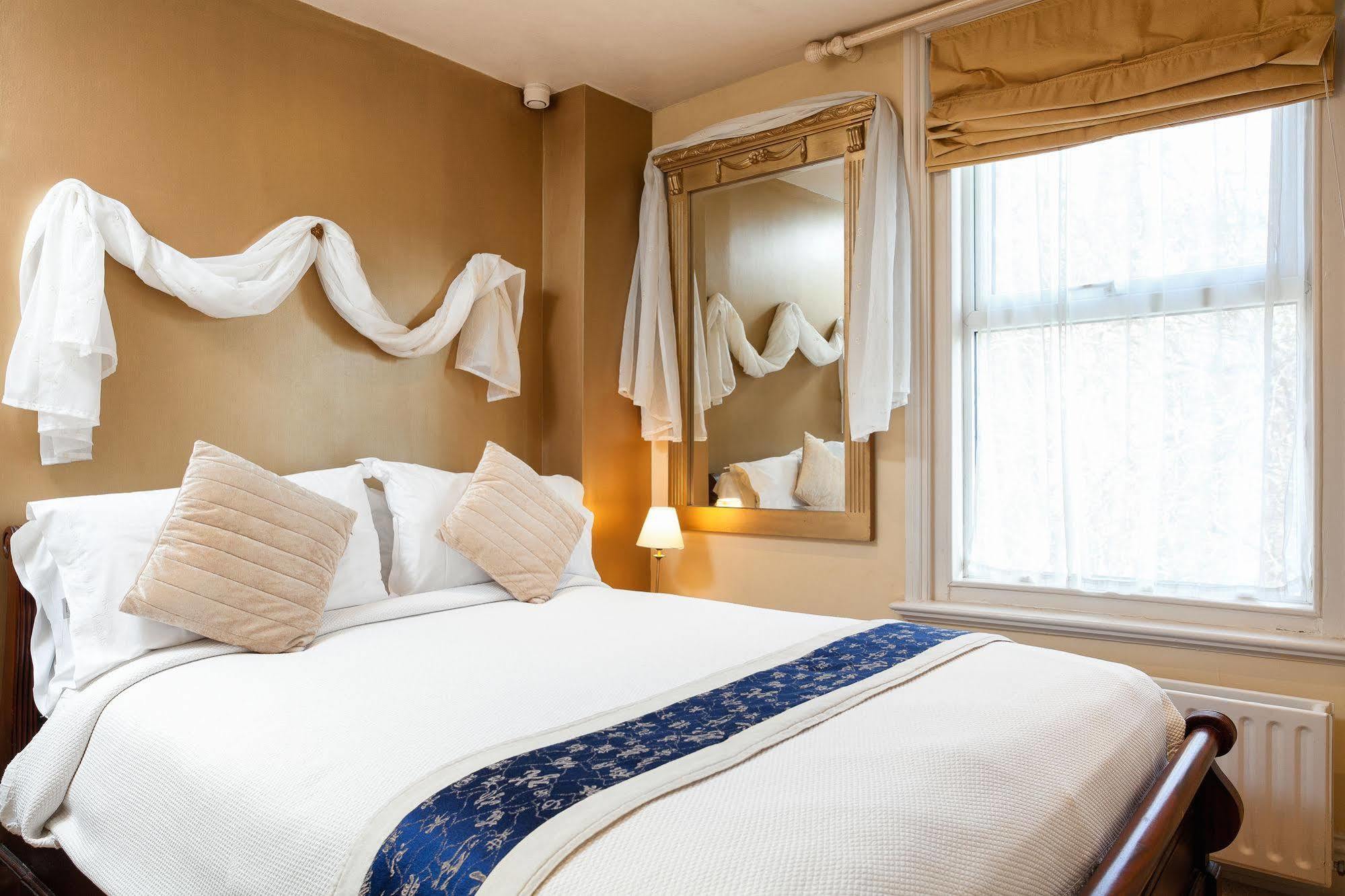 Hotel De Vie Farnham  Extérieur photo