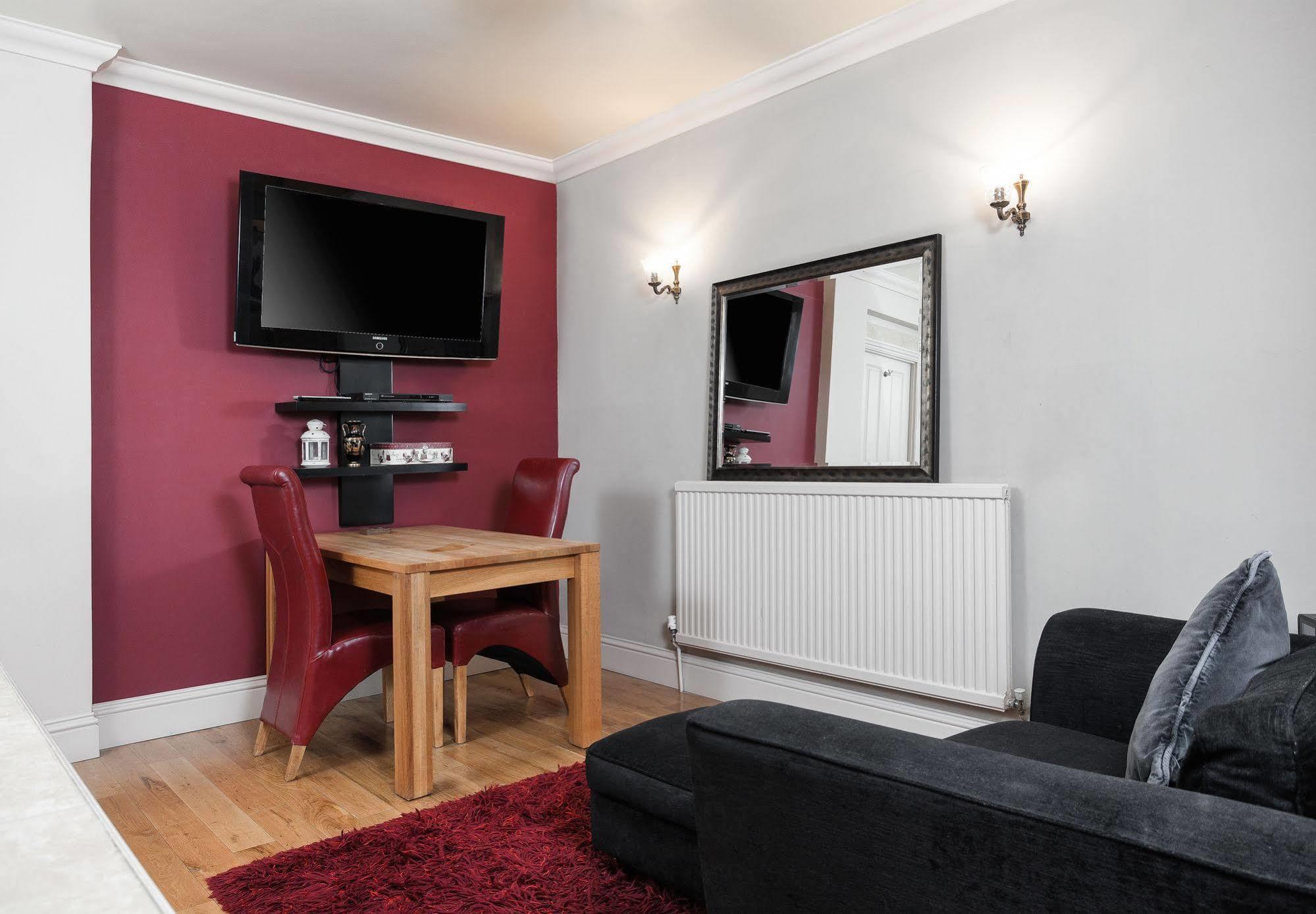 Hotel De Vie Farnham  Extérieur photo