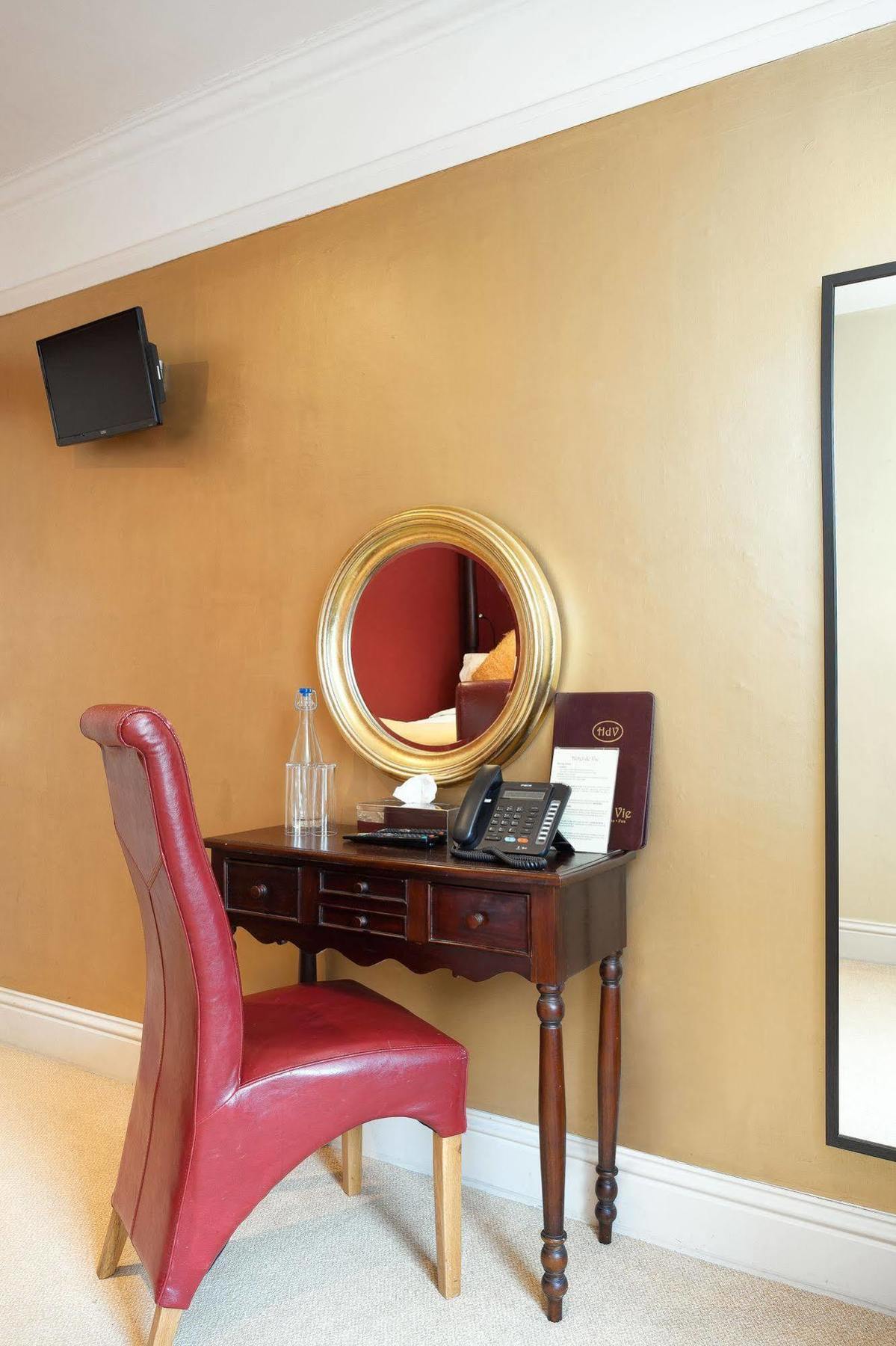 Hotel De Vie Farnham  Extérieur photo