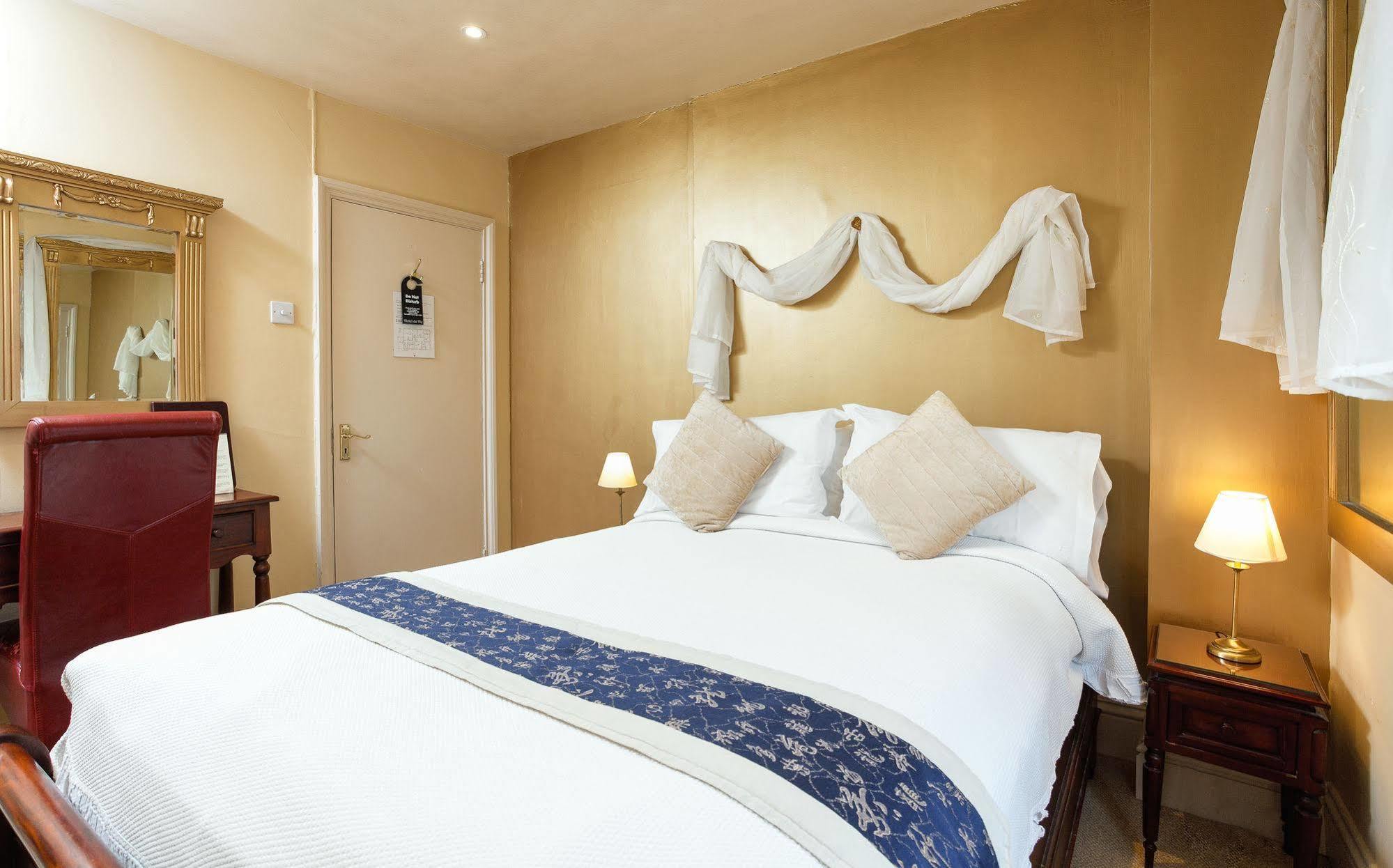 Hotel De Vie Farnham  Extérieur photo