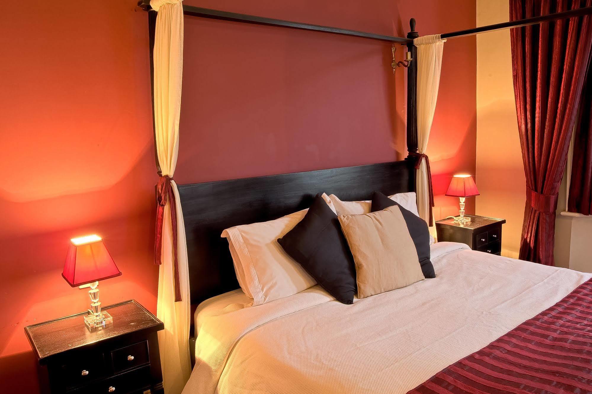 Hotel De Vie Farnham  Extérieur photo