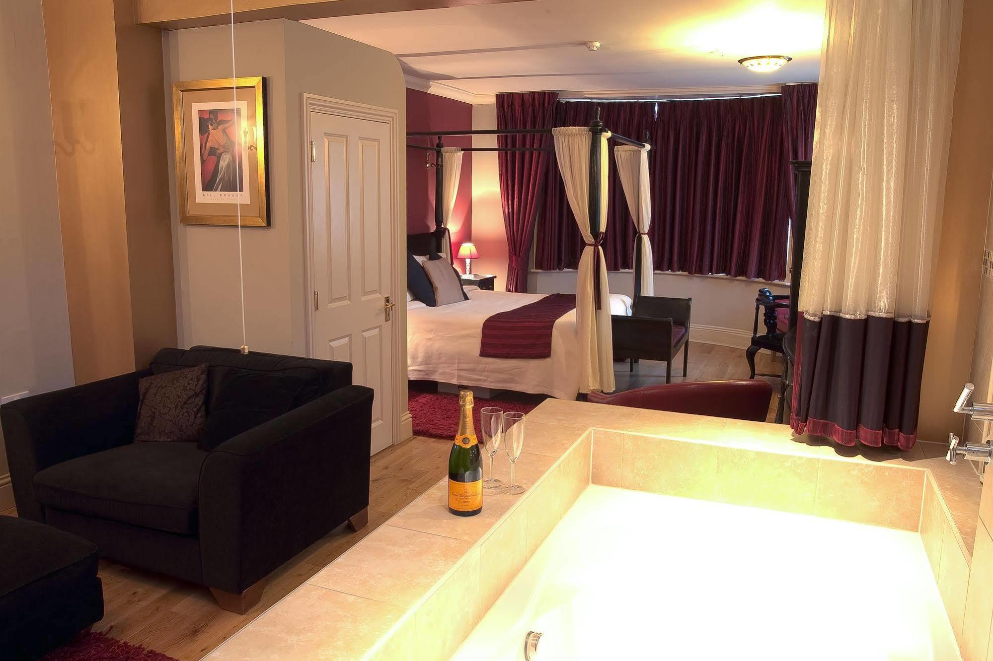 Hotel De Vie Farnham  Extérieur photo